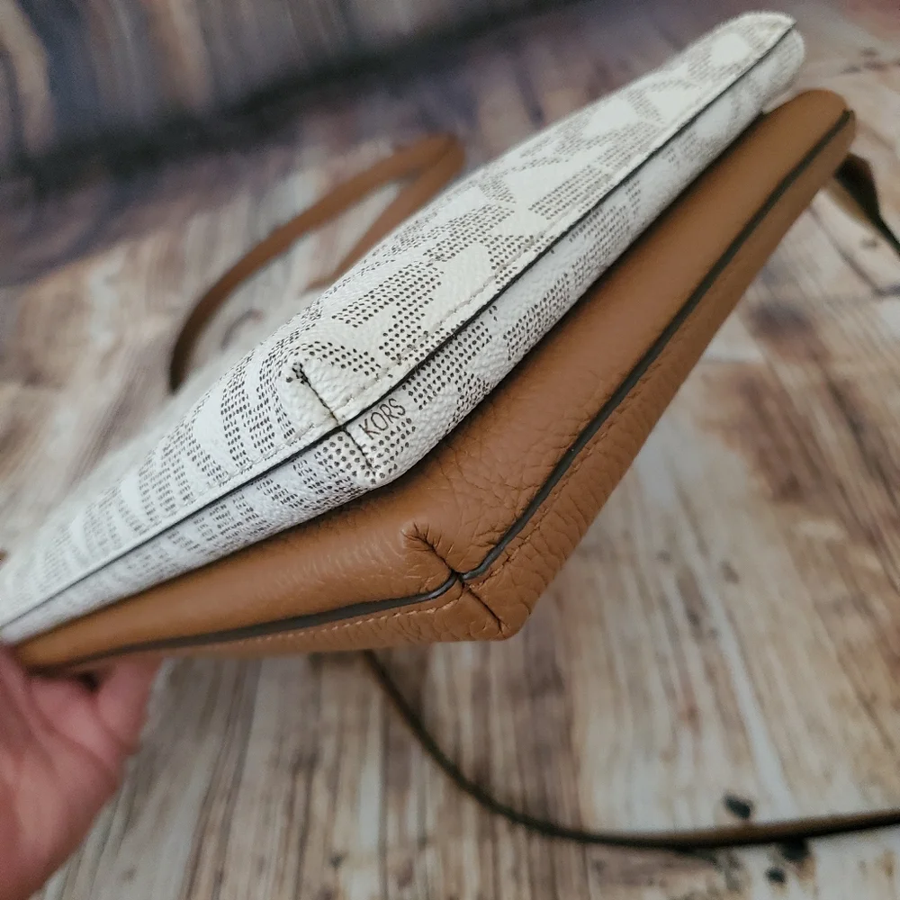 Michael Kors Jet Set Travel DBL Gusset Crossbody - Picture 8 of 14